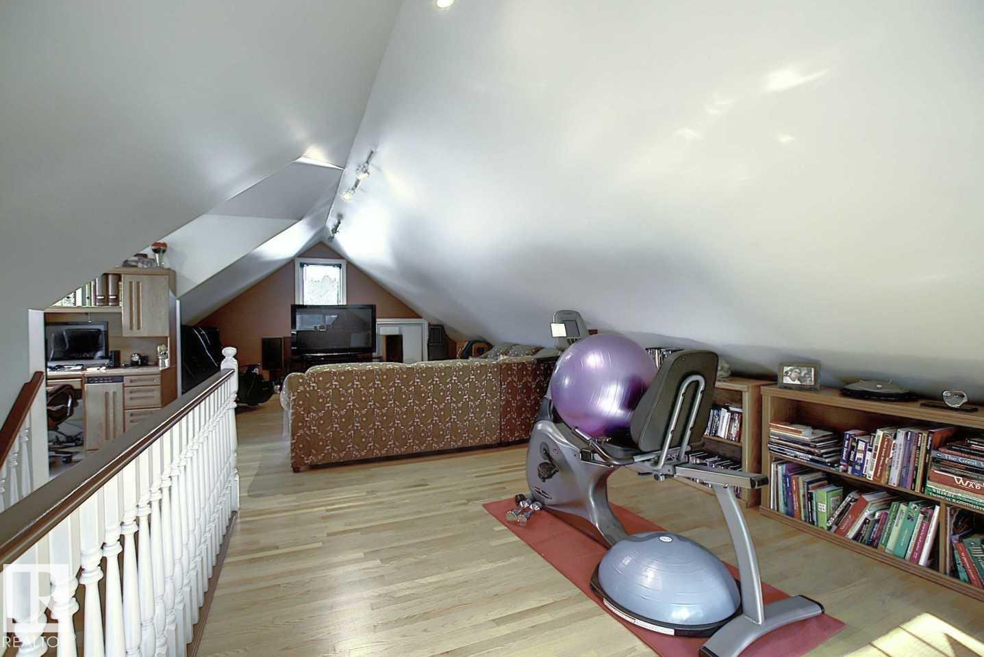 11126 52 St Nw Property Photo 42
