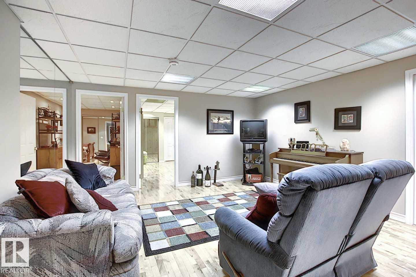 11126 52 St Nw Property Photo 48