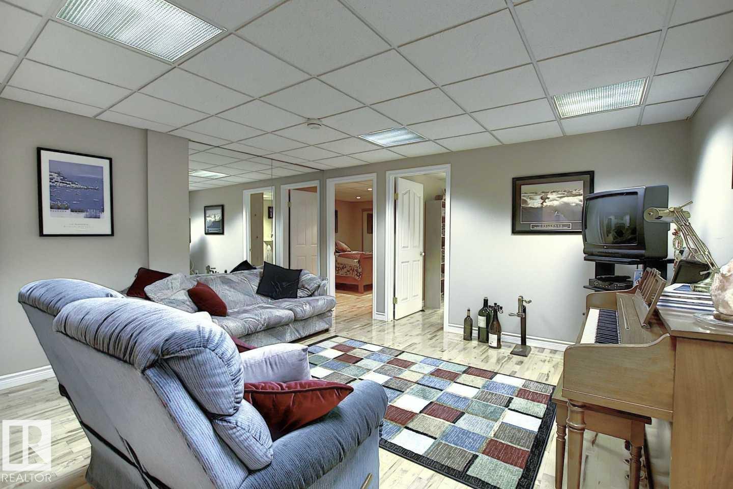 11126 52 St Nw Property Photo 49