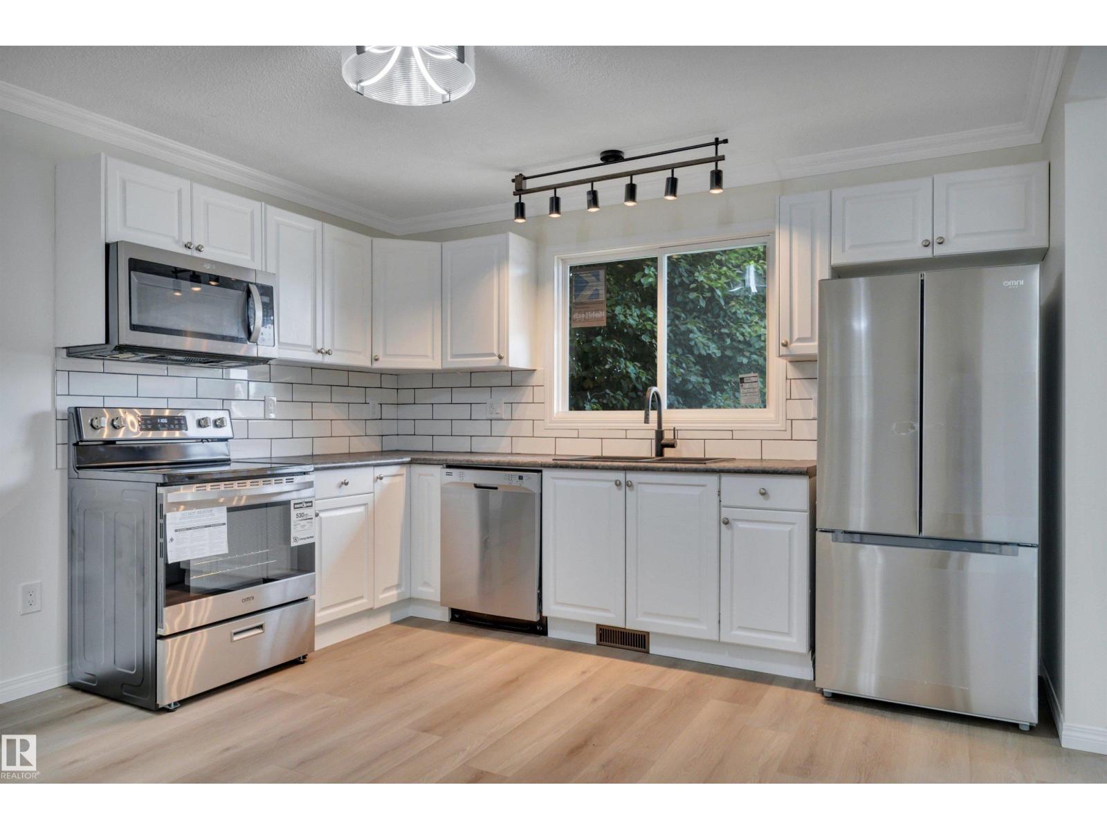 3607 53 Street Property Photo 1