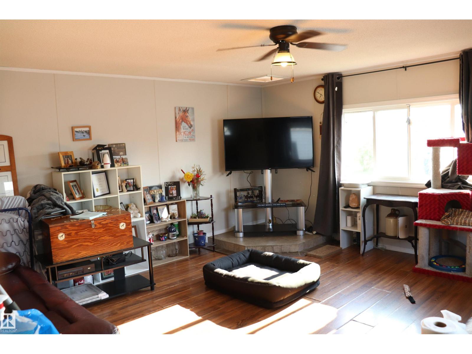 #54 4202 45 St Property Photo 1