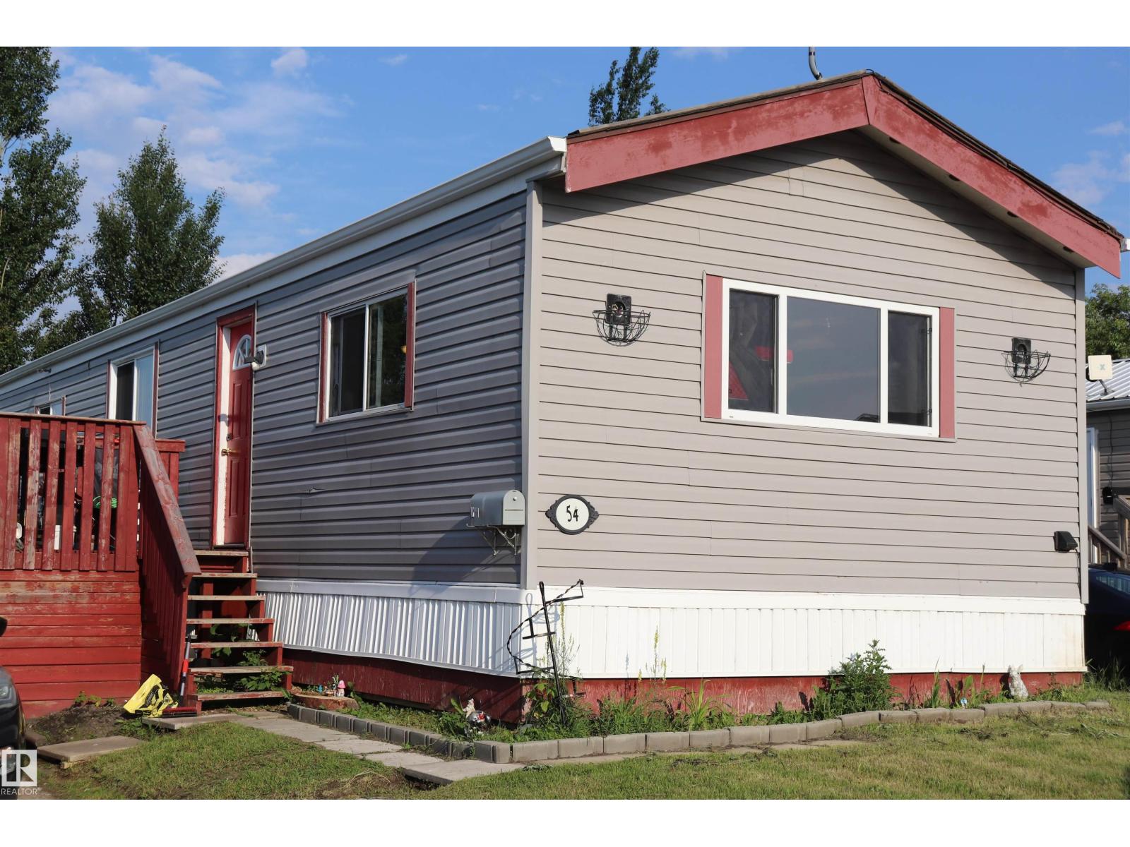 #54 4202 45 St Property Photo 2