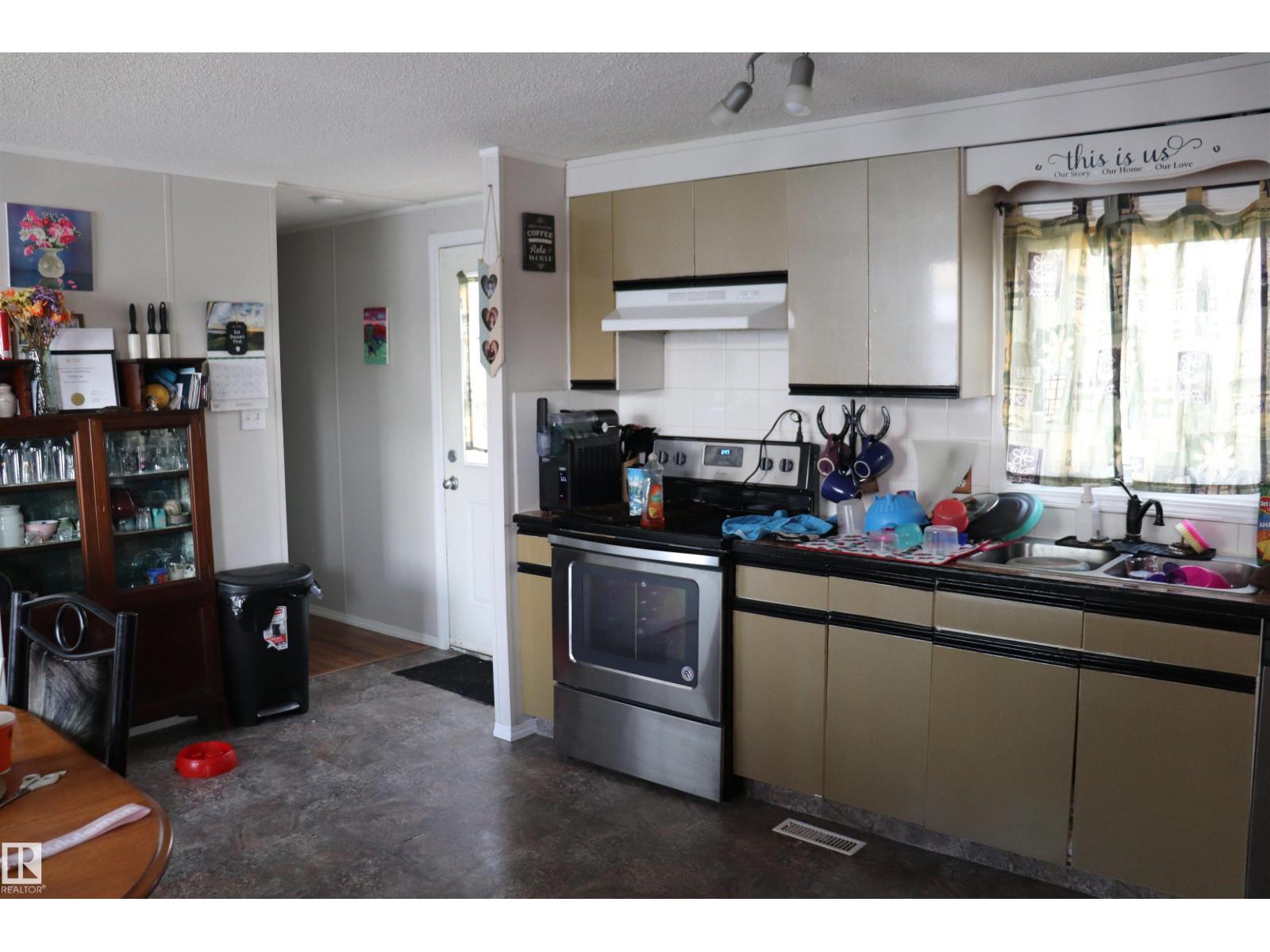 #54 4202 45 St Property Photo 3