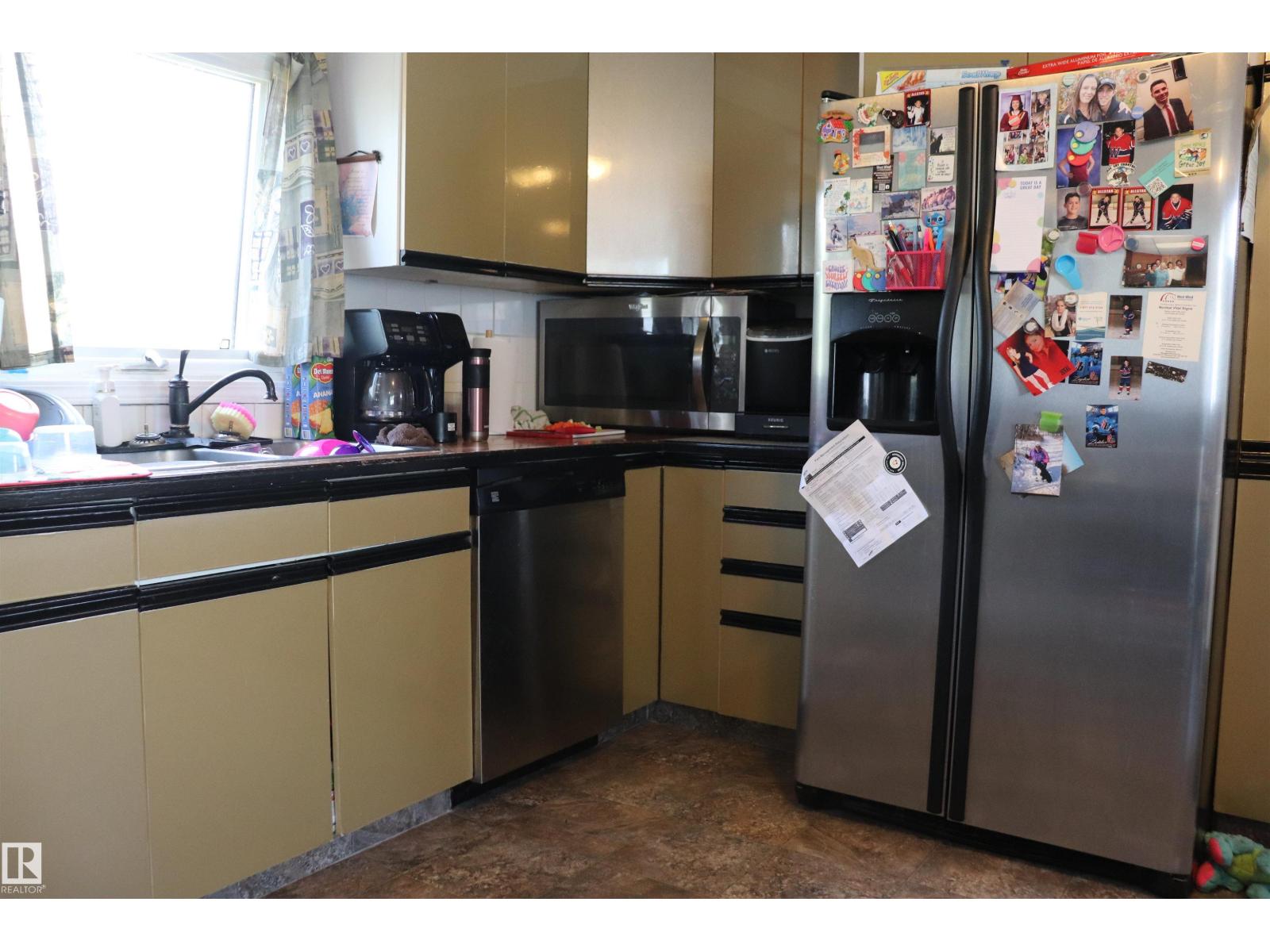 #54 4202 45 St Property Photo 4