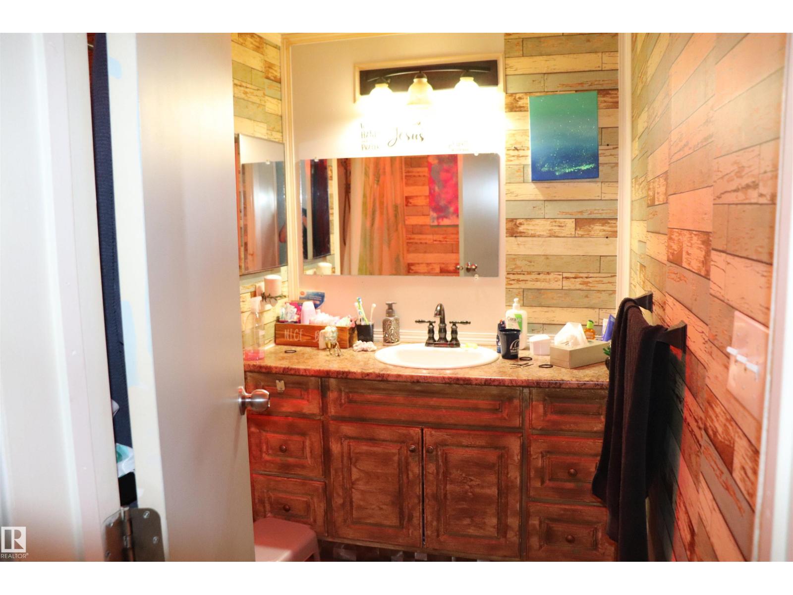 #54 4202 45 St Property Photo 7