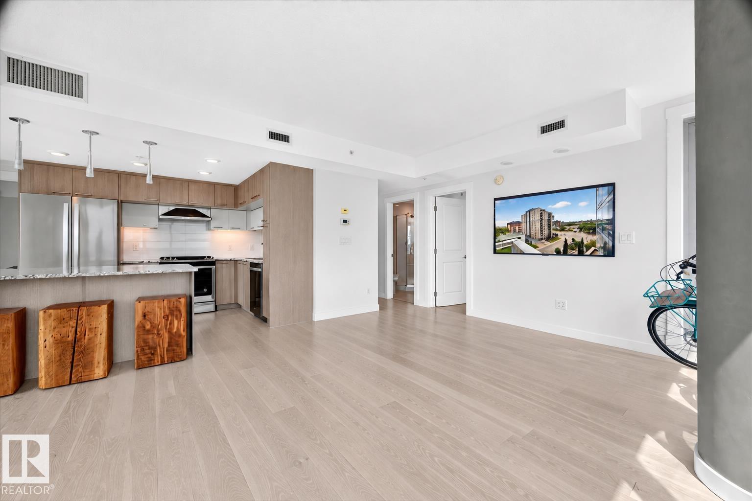 #605 9720 106 St Nw Property Photo 52