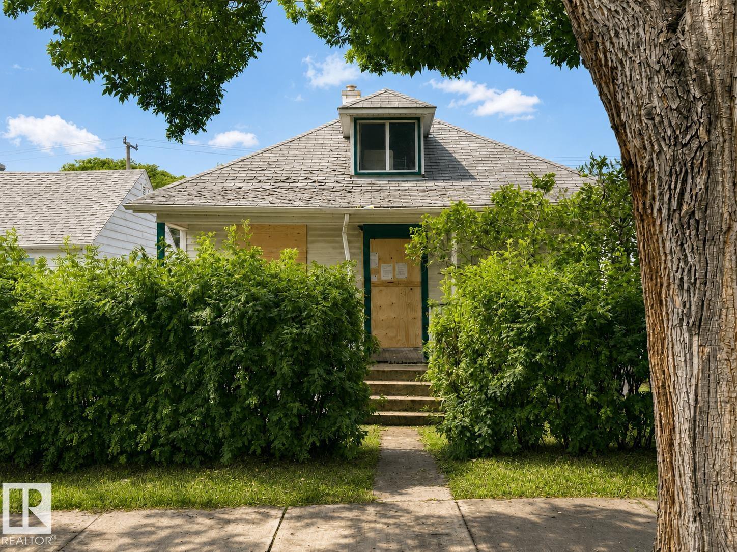 11916 95A ST NW Property Photo 1