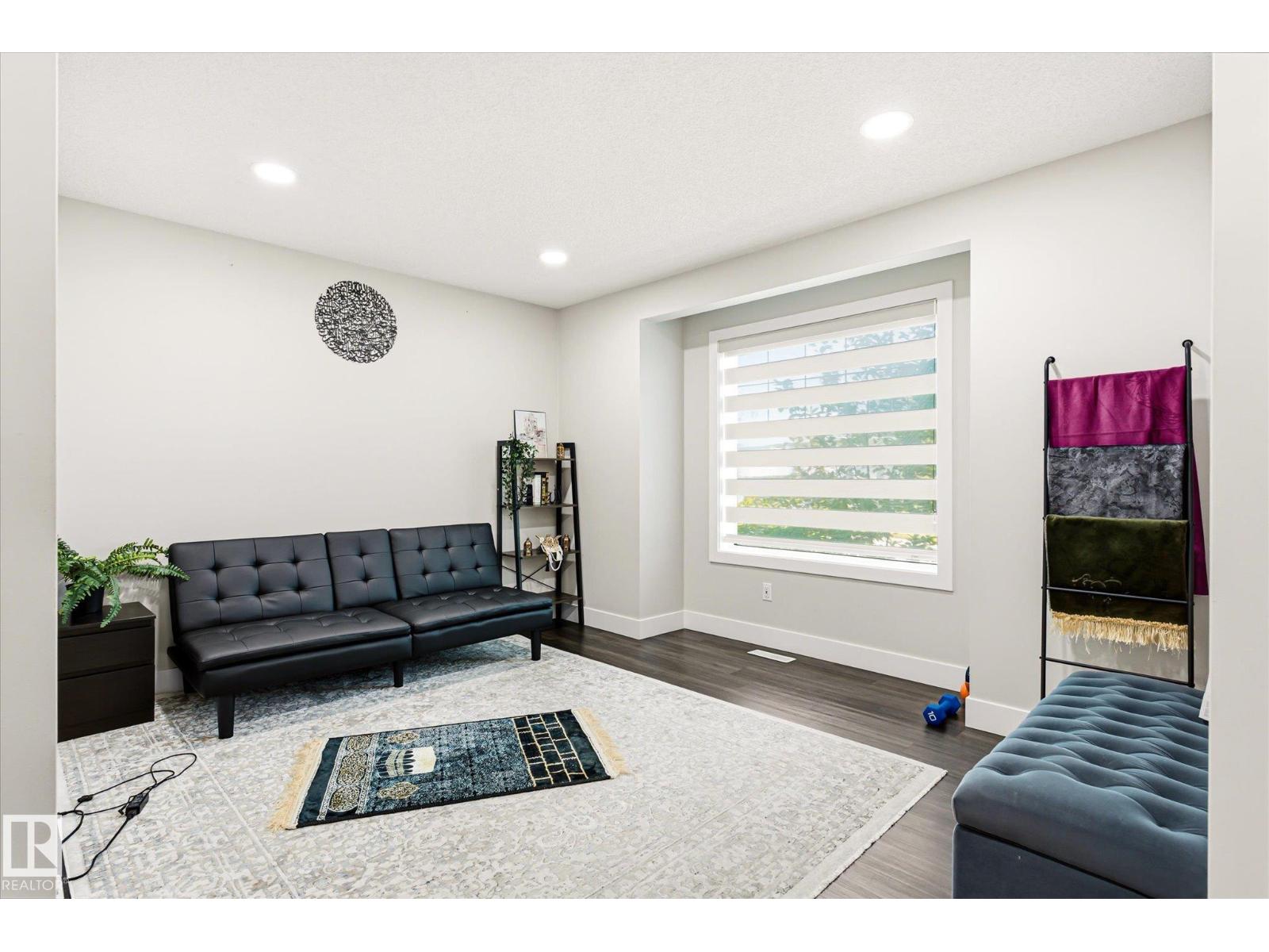 4317 152 Av Nw Property Photo 9