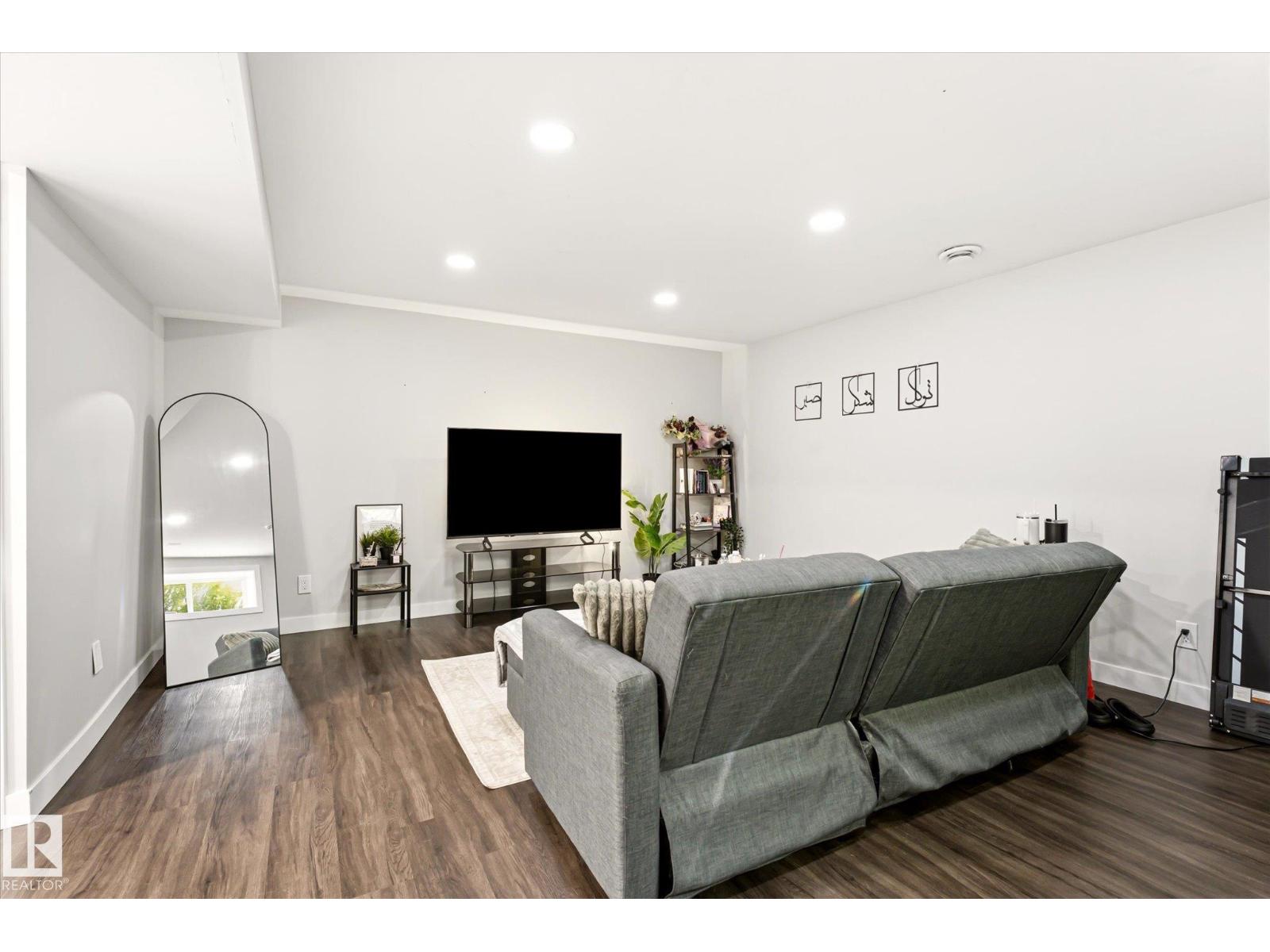 4317 152 Av Nw Property Photo 33