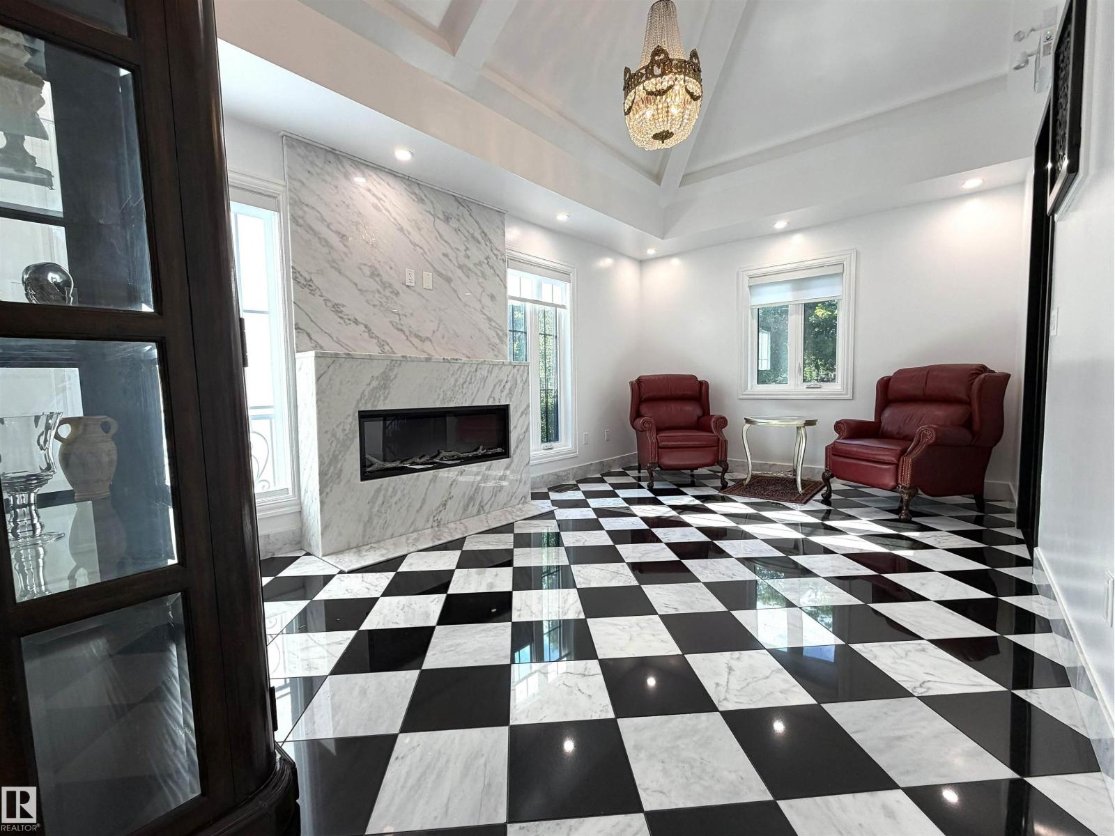 11833 102 Av Nw Property Photo 14