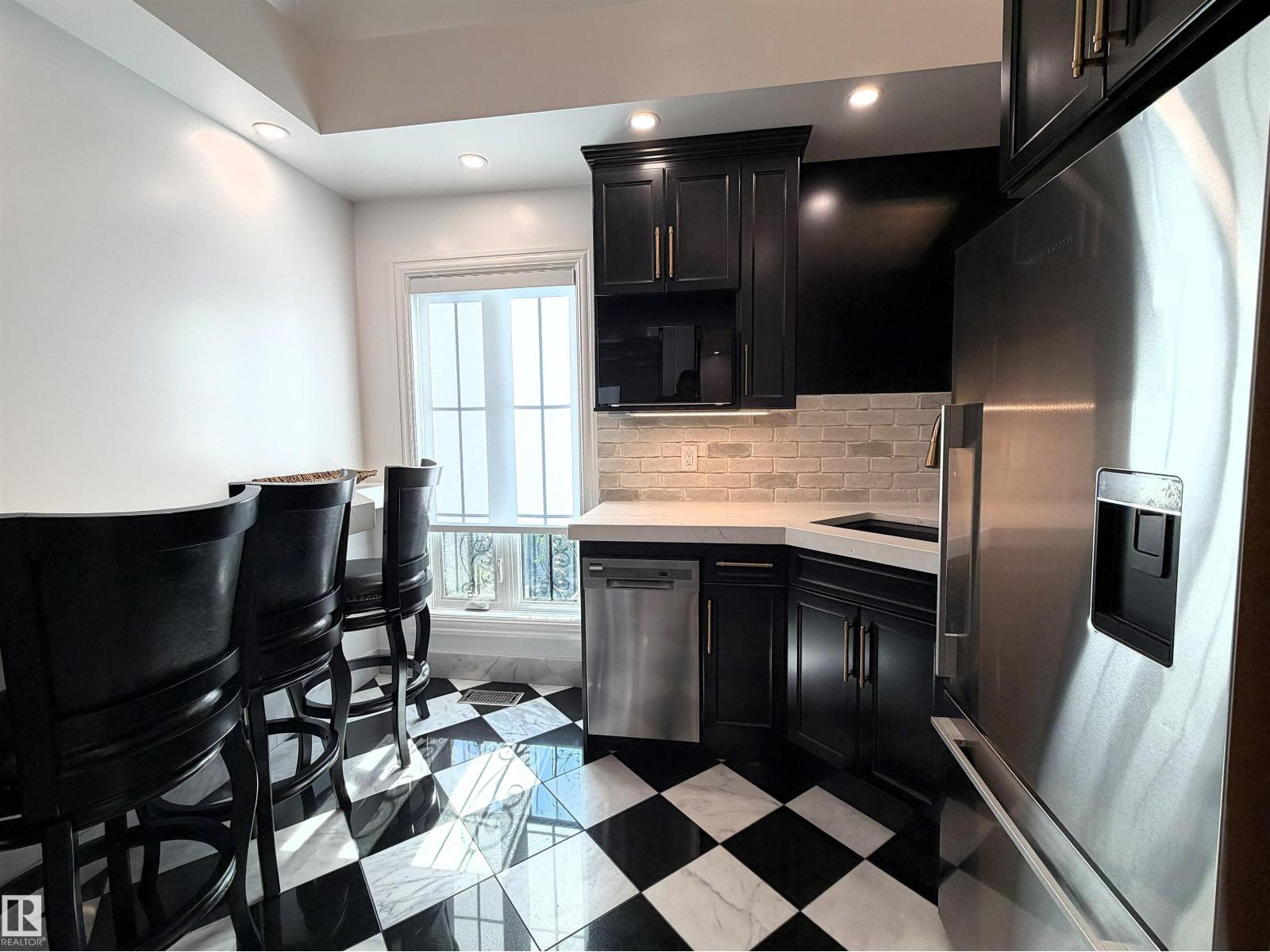 11833 102 Av Nw Property Photo 17