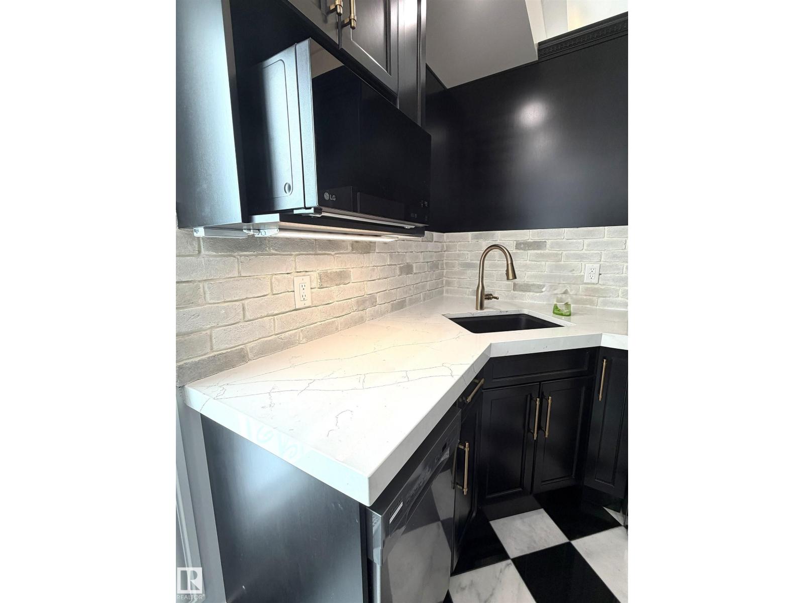 11833 102 Av Nw Property Photo 18