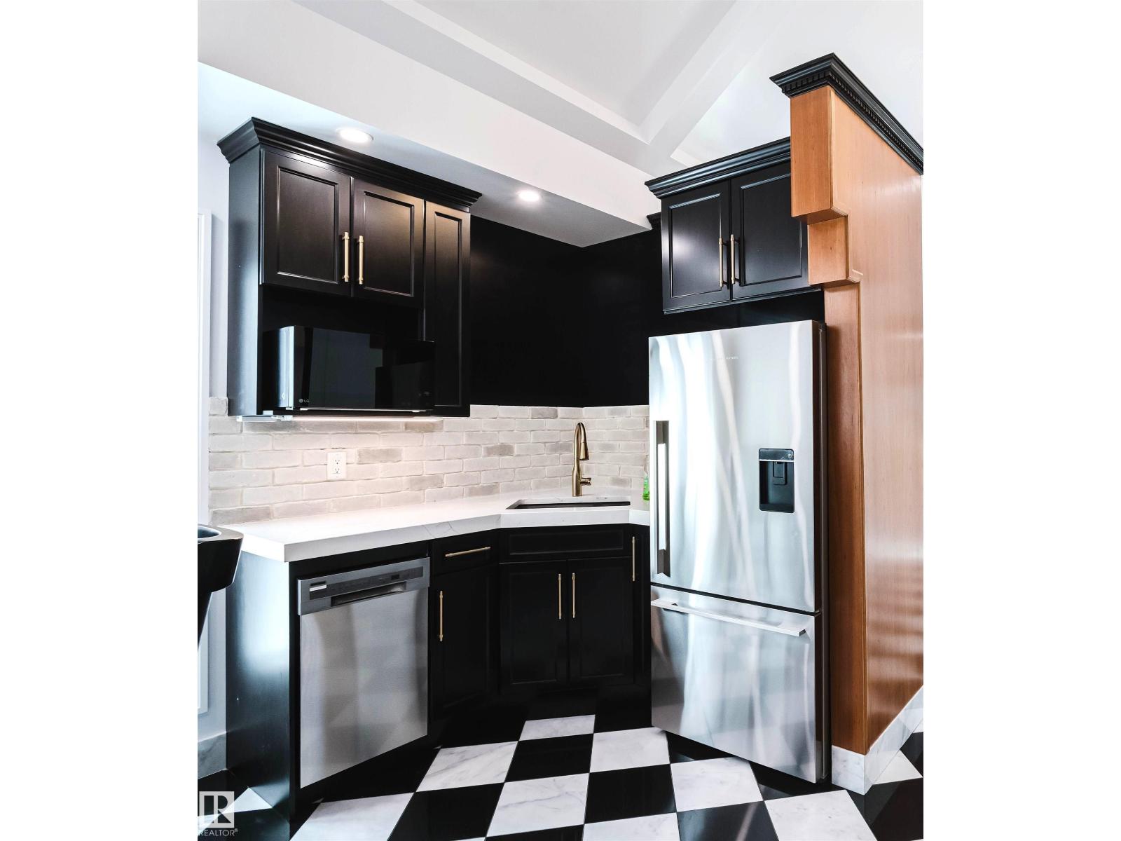 11833 102 Av Nw Property Photo 19