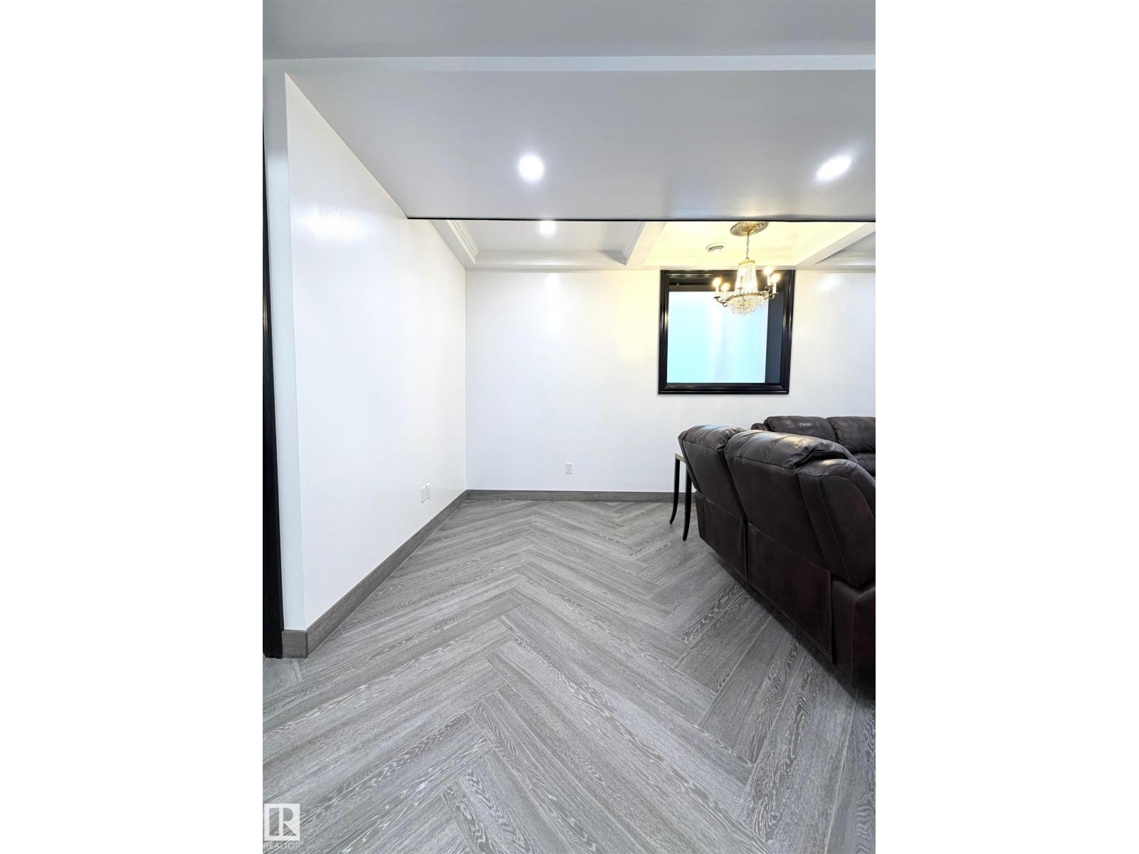 11833 102 Av Nw Property Photo 31
