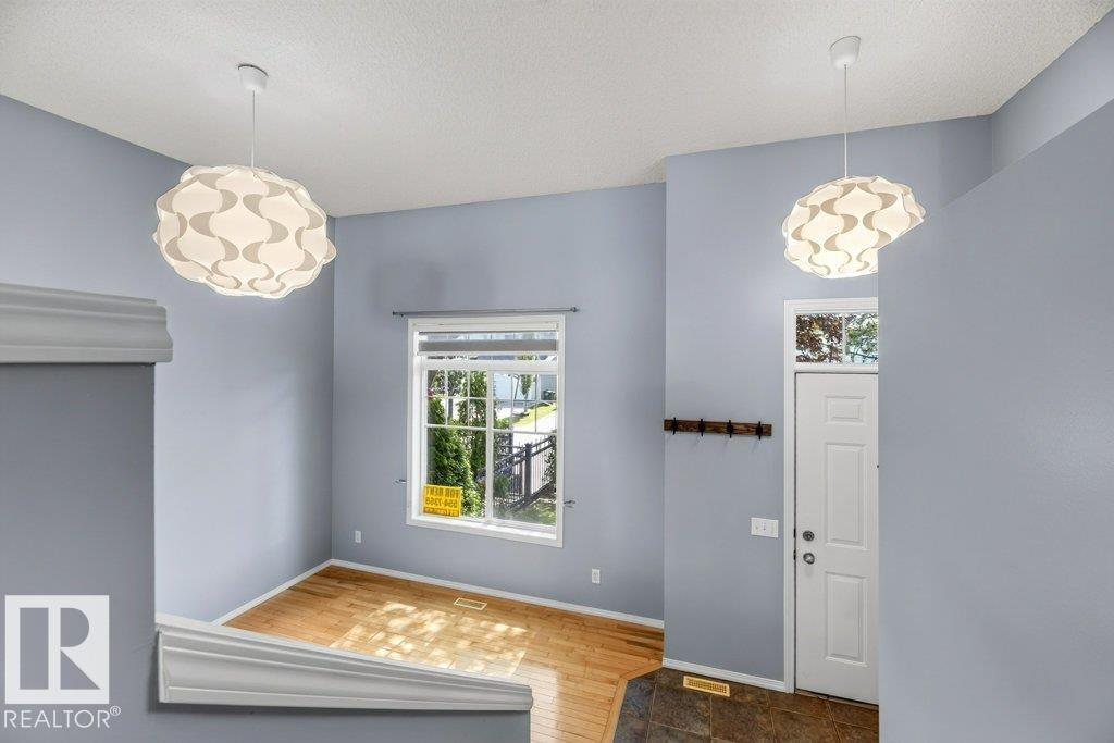 #7 8304 11 Av Sw Property Photo 16