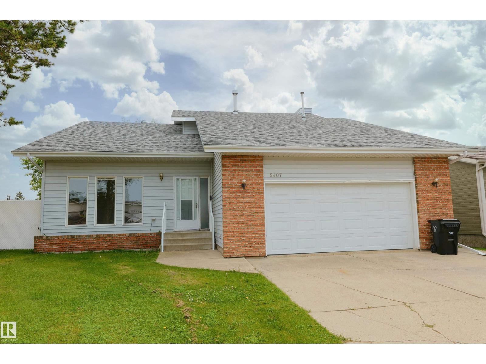 5407 60 Ave Property Photo 1