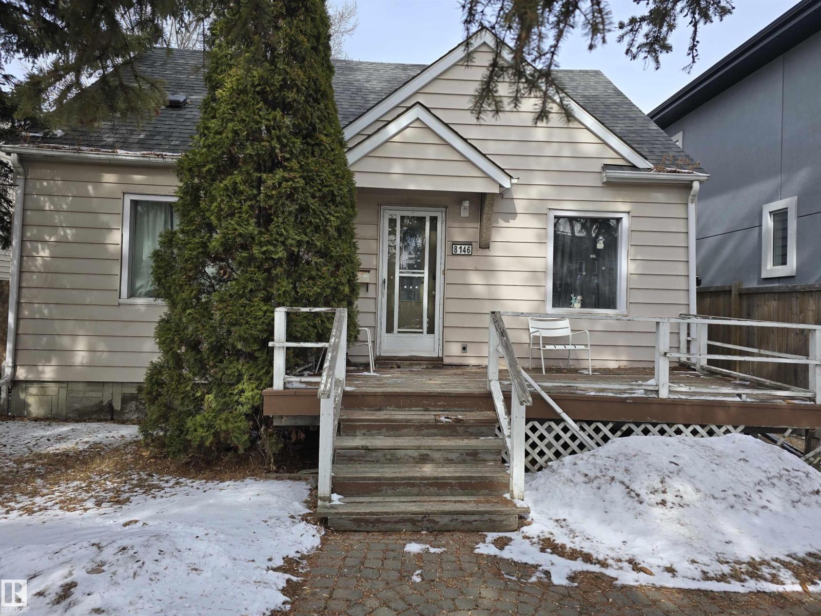 8146 78 AV NW Property Photo 1