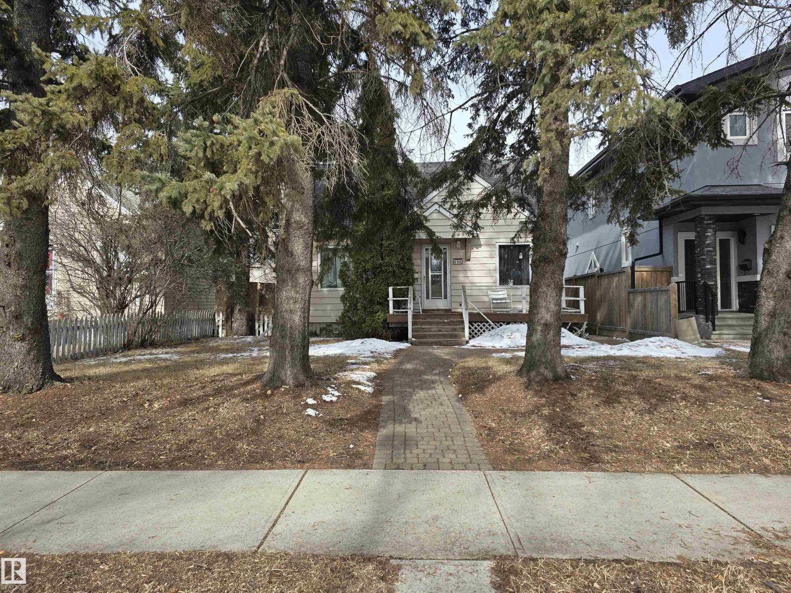 8146 78 Av Nw Property Photo 2