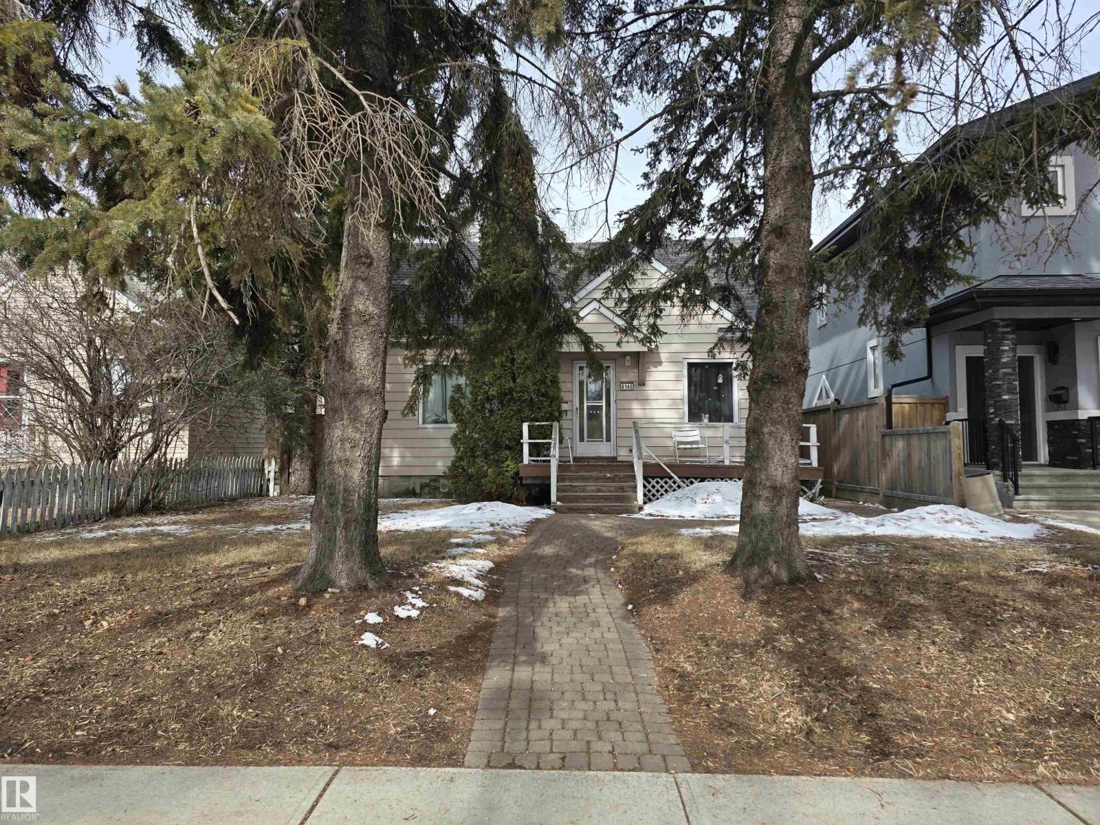8146 78 Av Nw Property Photo 3