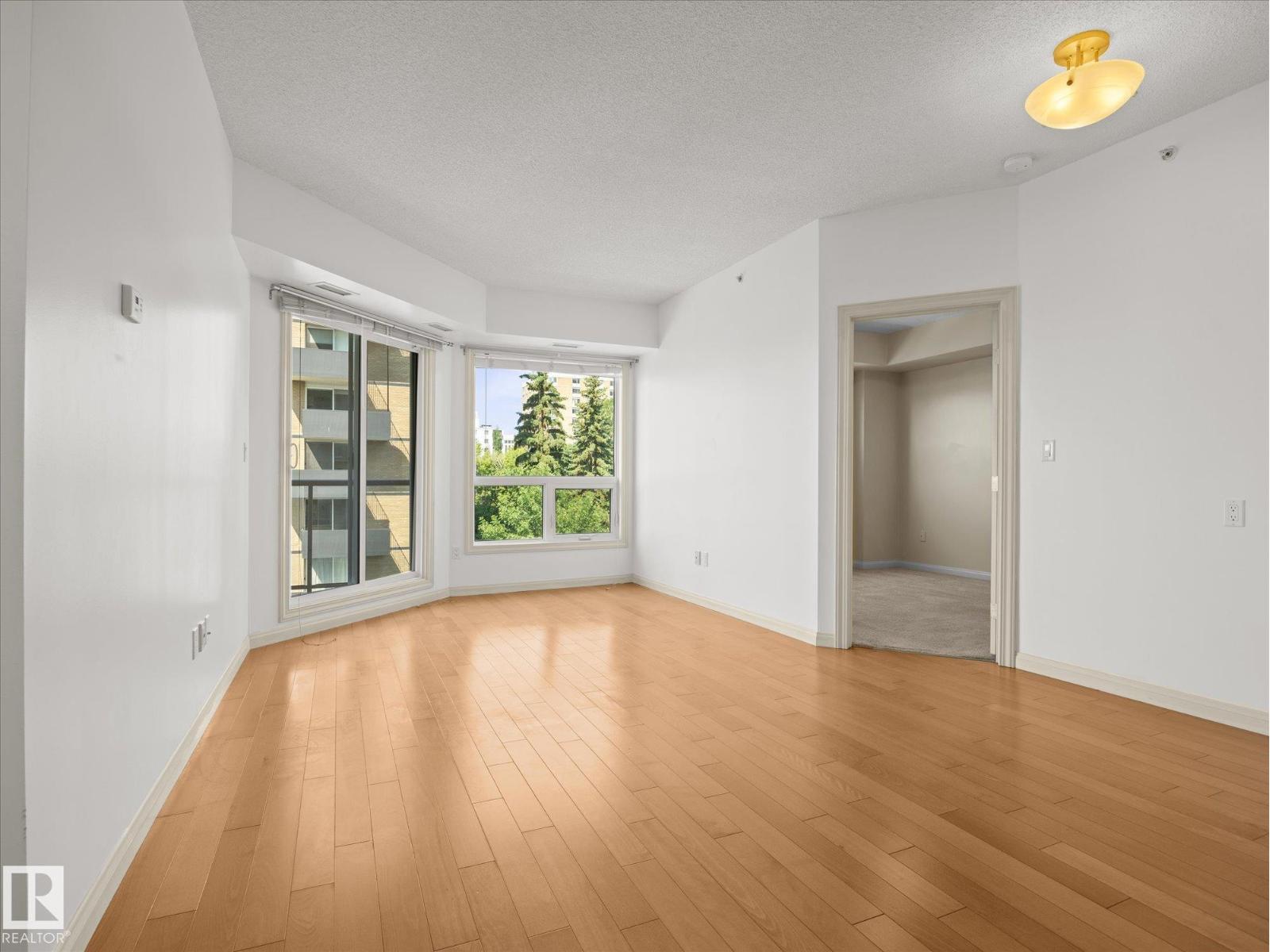 #707 9819 104 St Nw Property Photo 6