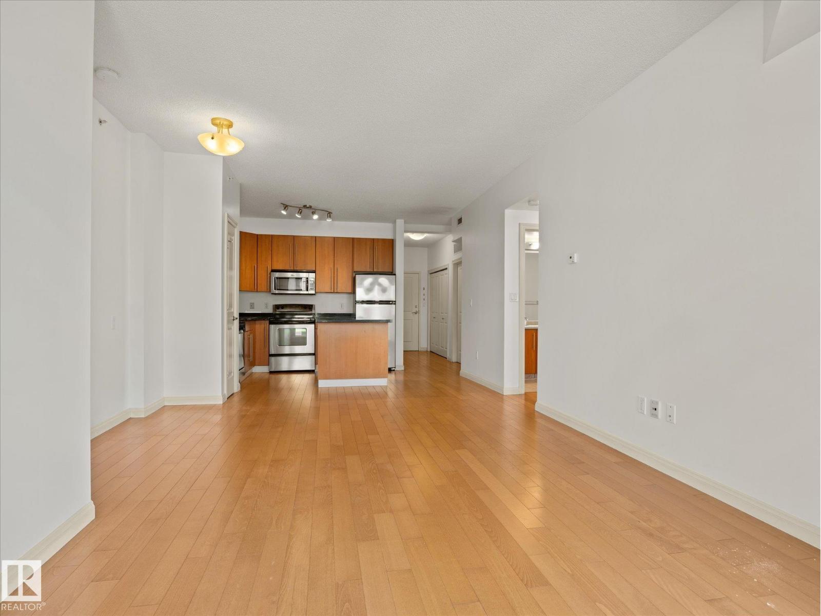 #707 9819 104 St Nw Property Photo 8