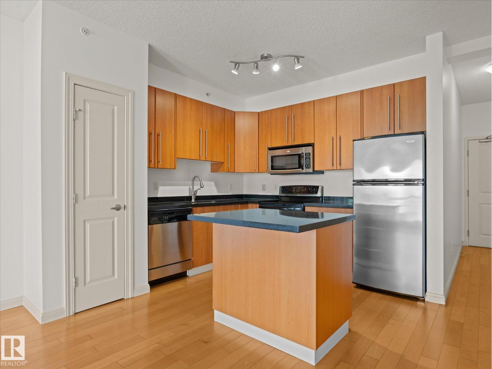 #707 9819 104 St Nw Property Photo 9