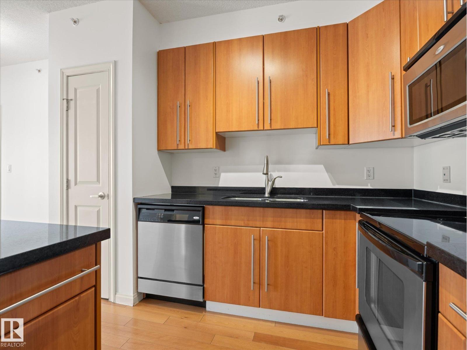 #707 9819 104 St Nw Property Photo 11