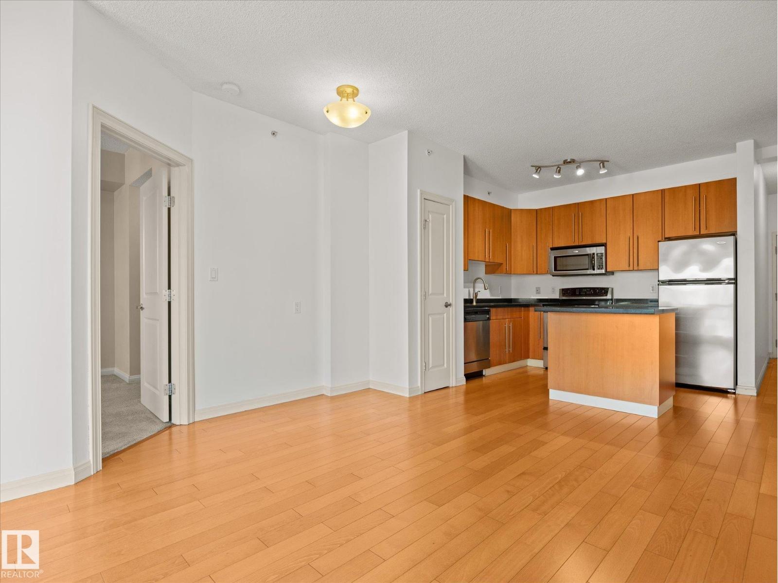 #707 9819 104 St Nw Property Photo 13