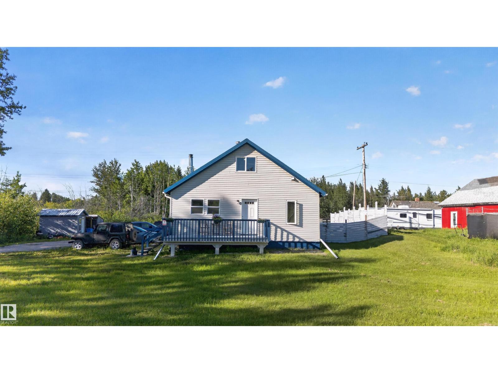 4740 49 Av Property Photo 1