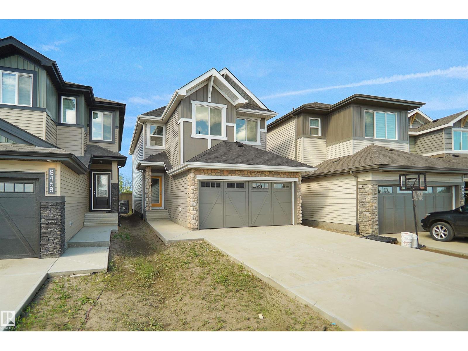8464 183 Av Nw Property Photo 1