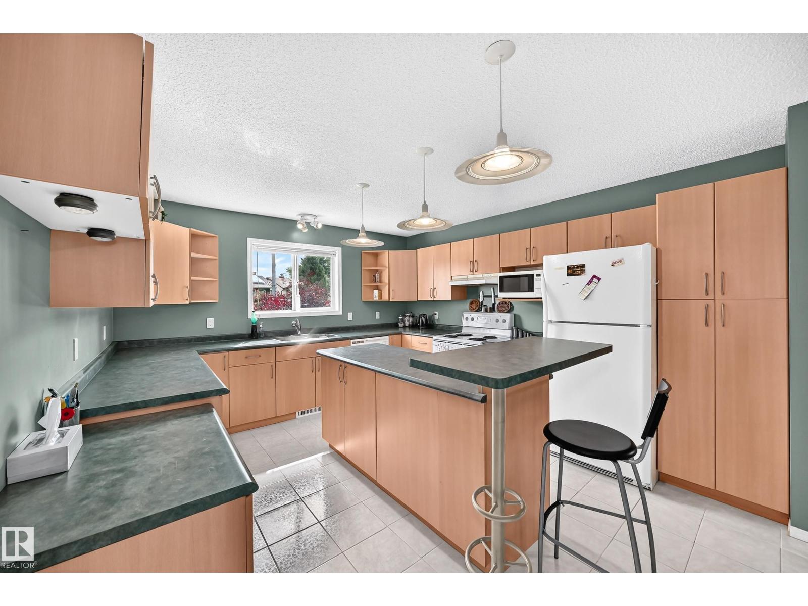1116 39 St Nw Property Photo 3
