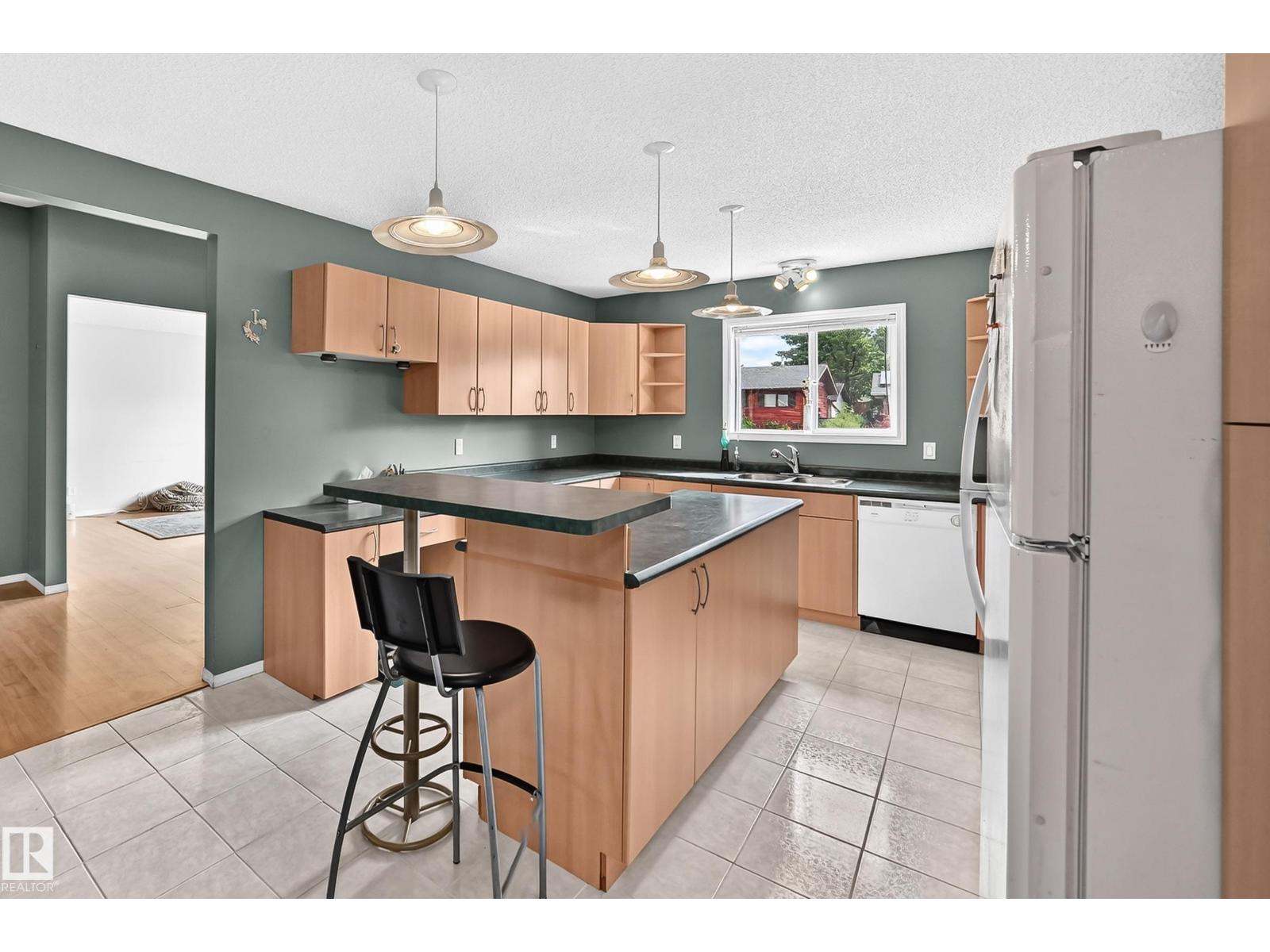 1116 39 St Nw Property Photo 5