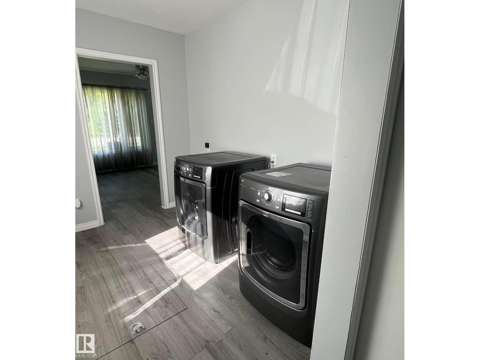 5212 51 Ave Property Photo 11