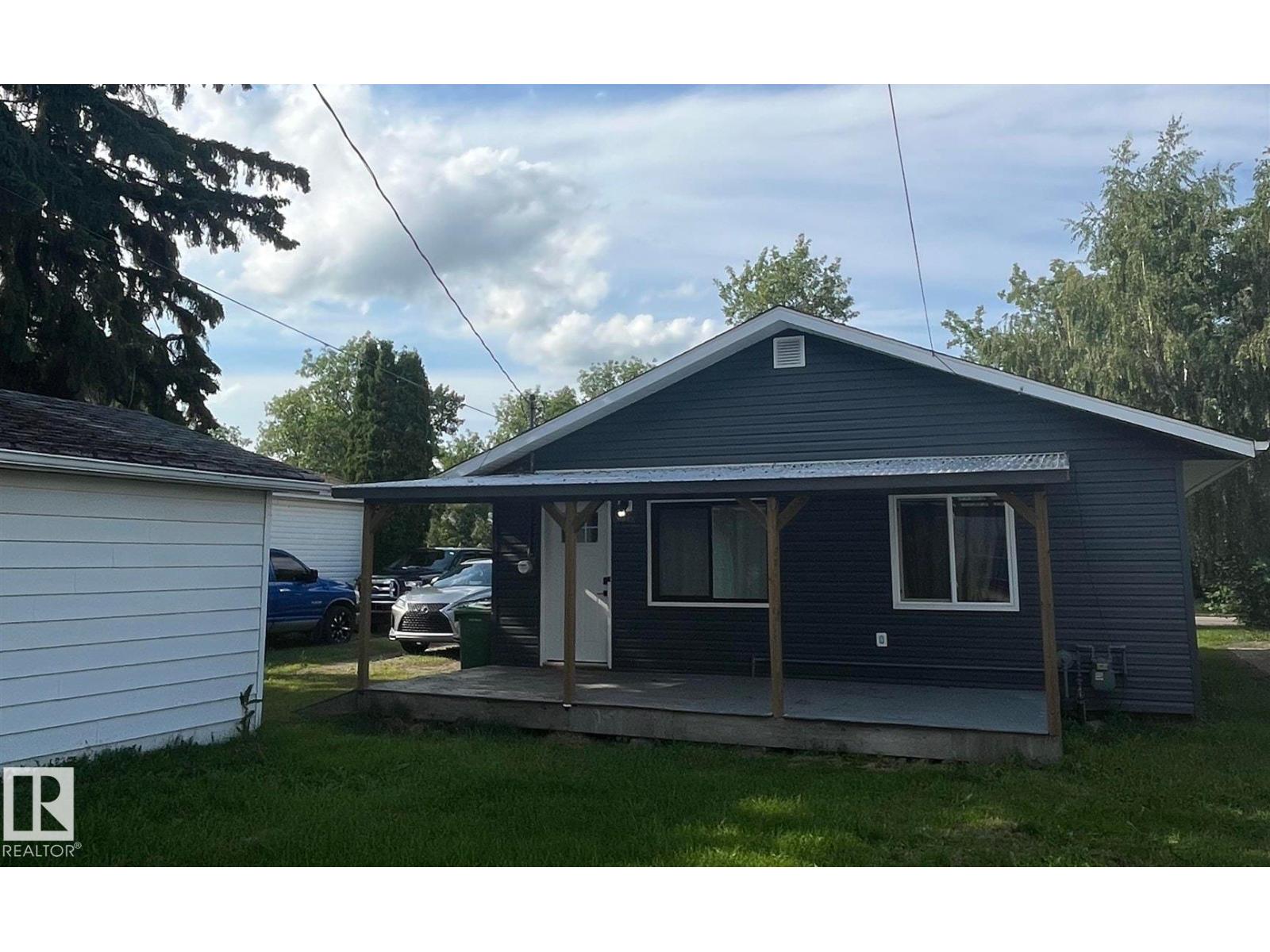 5212 51 Ave Property Photo 24