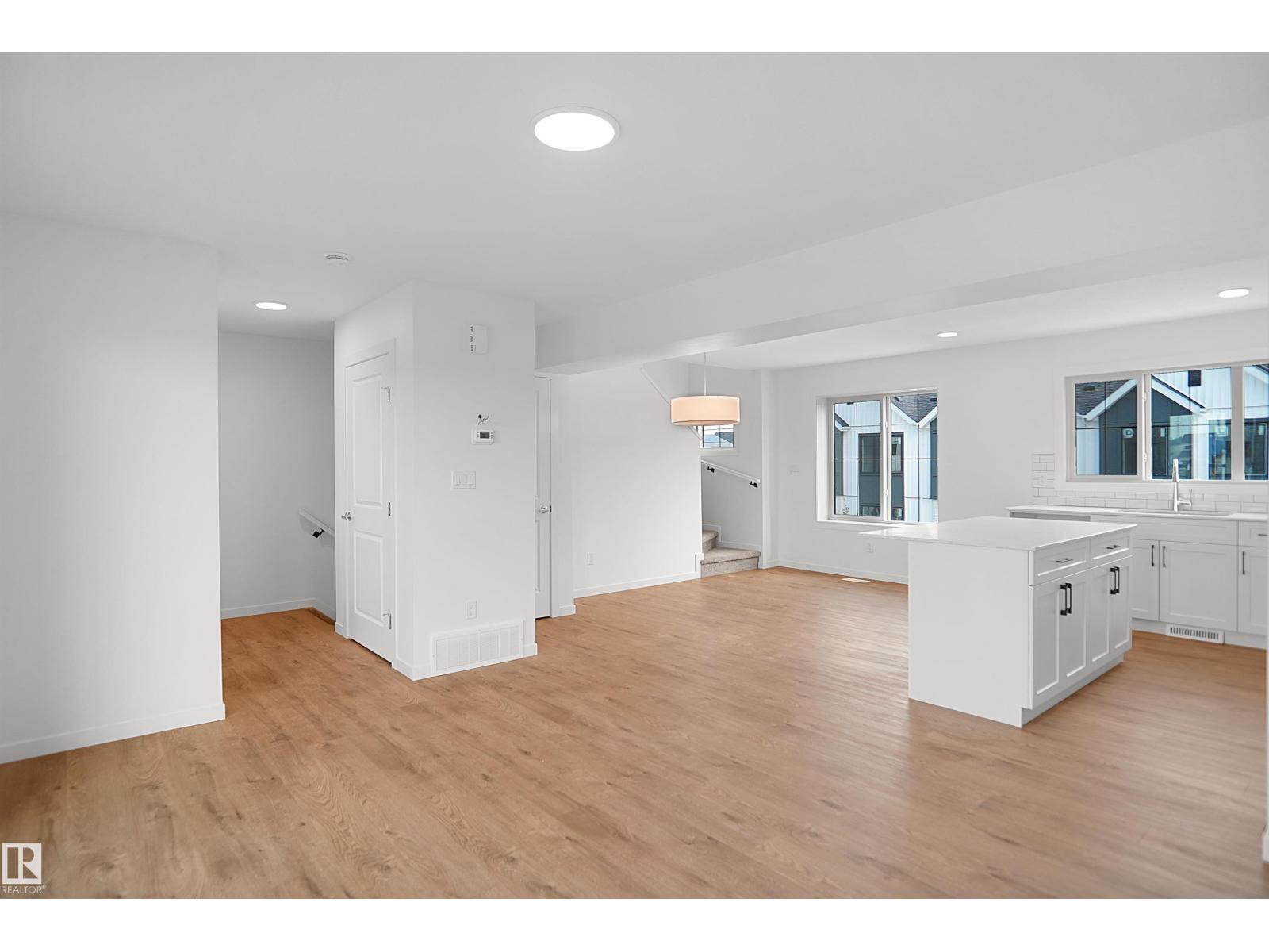 #67 17319 5 St Ne Property Photo 7