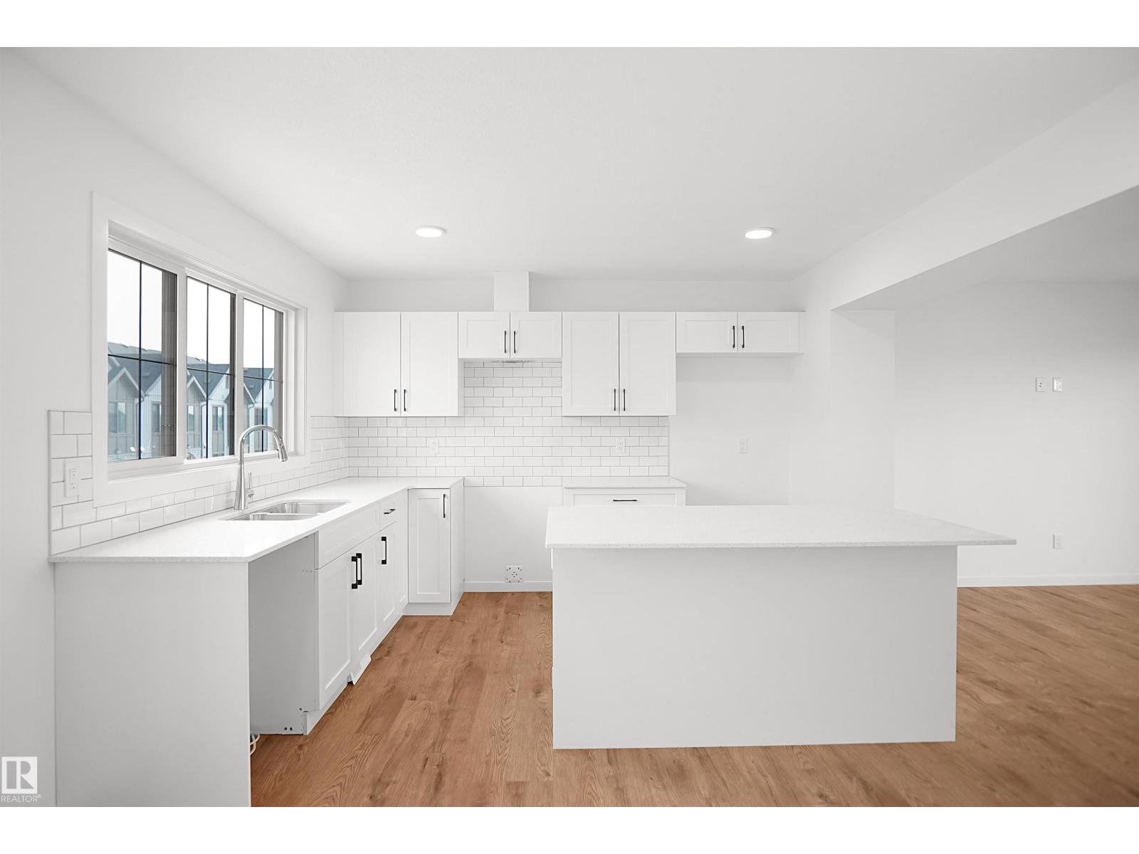 #67 17319 5 St Ne Property Photo 10