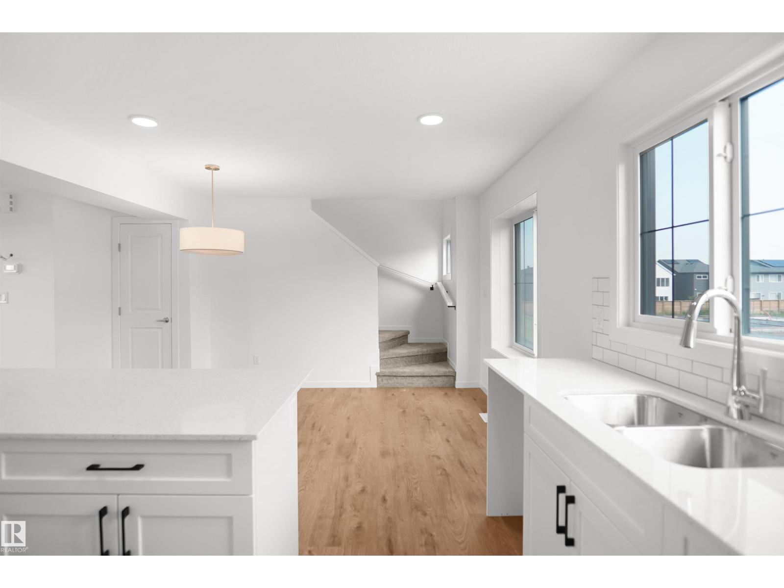 #67 17319 5 St Ne Property Photo 12