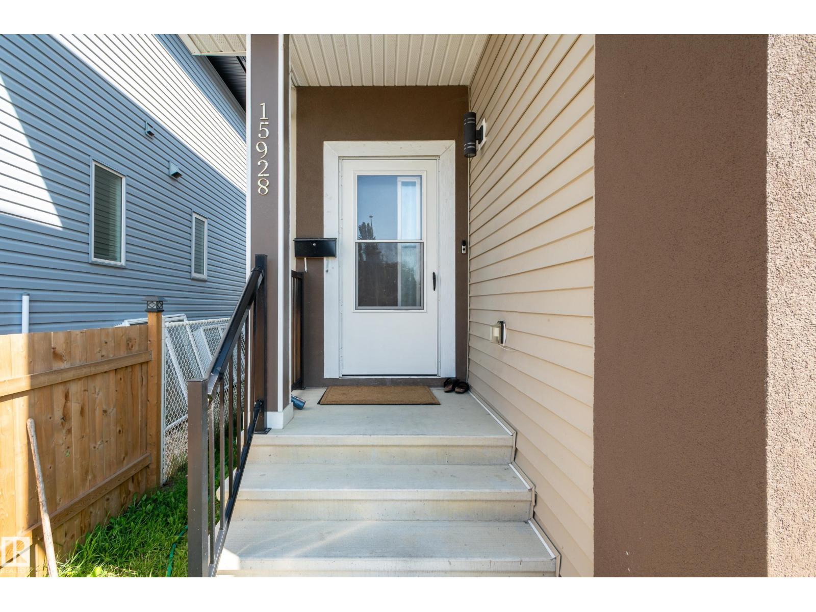 15928 100 Av Nw Property Photo 2