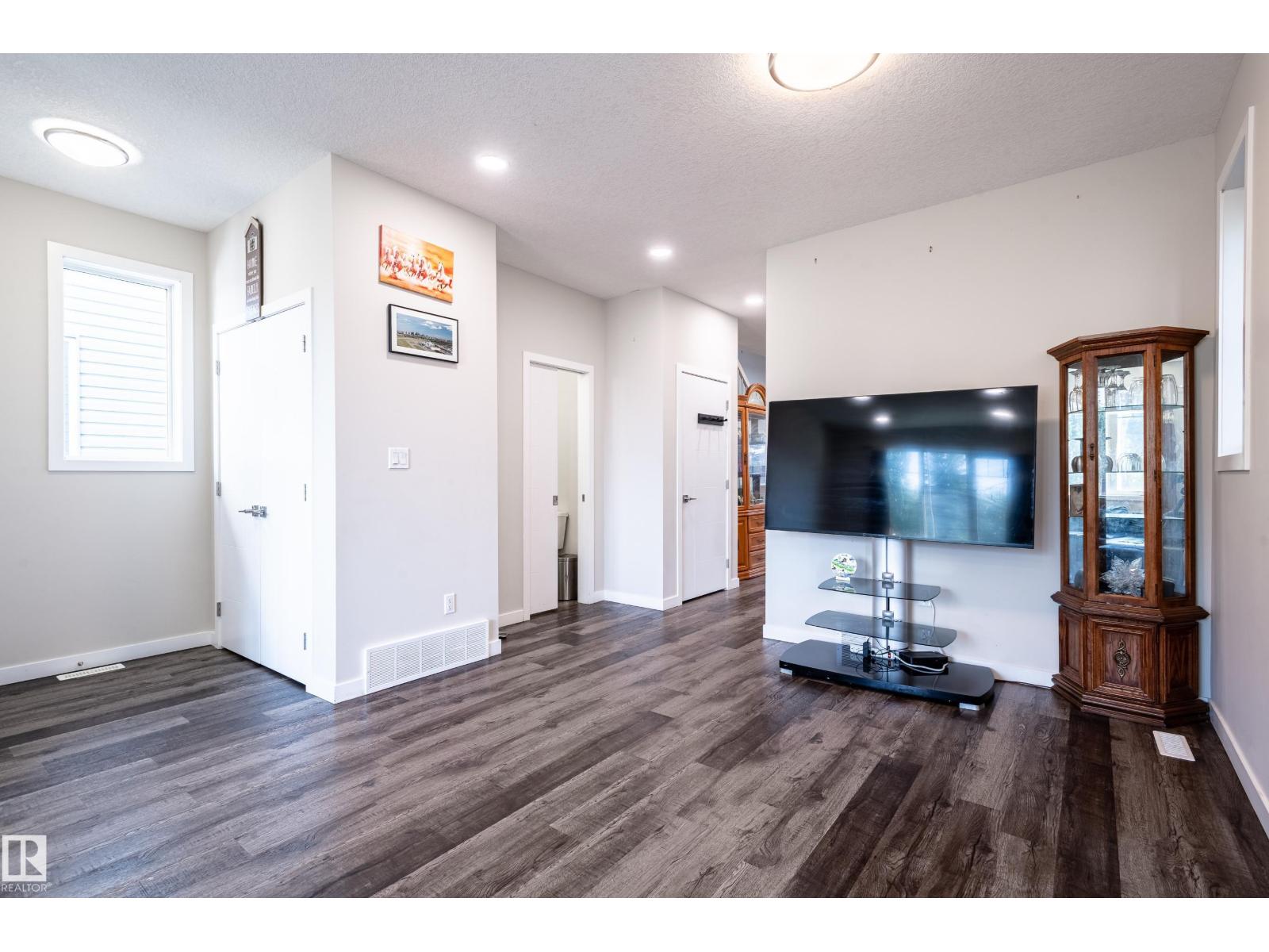 15928 100 Av Nw Property Photo 5