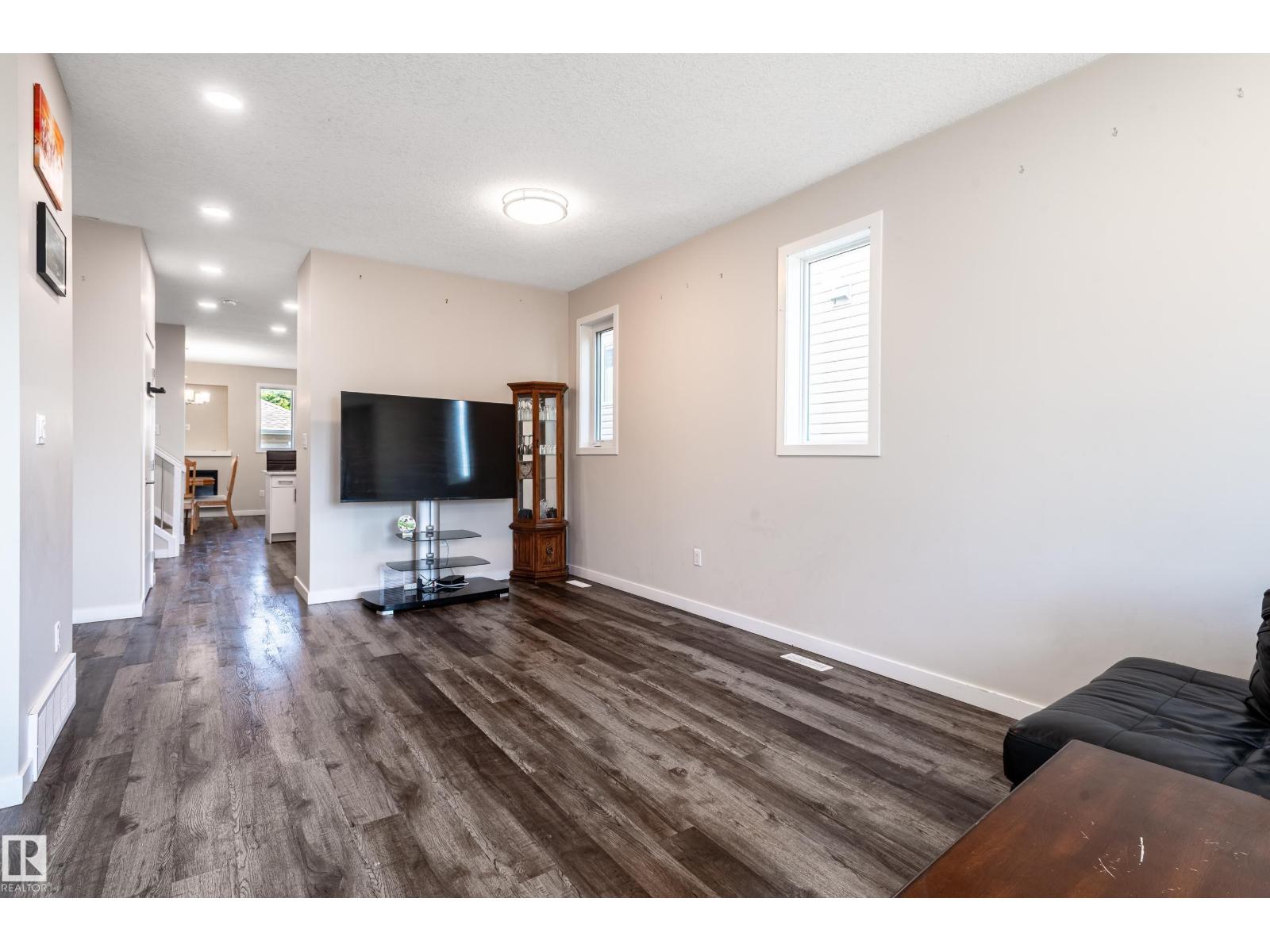 15928 100 Av Nw Property Photo 8