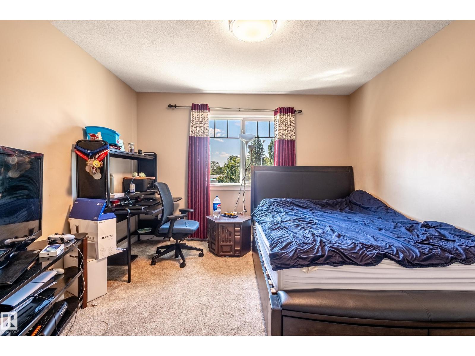 15928 100 Av Nw Property Photo 22