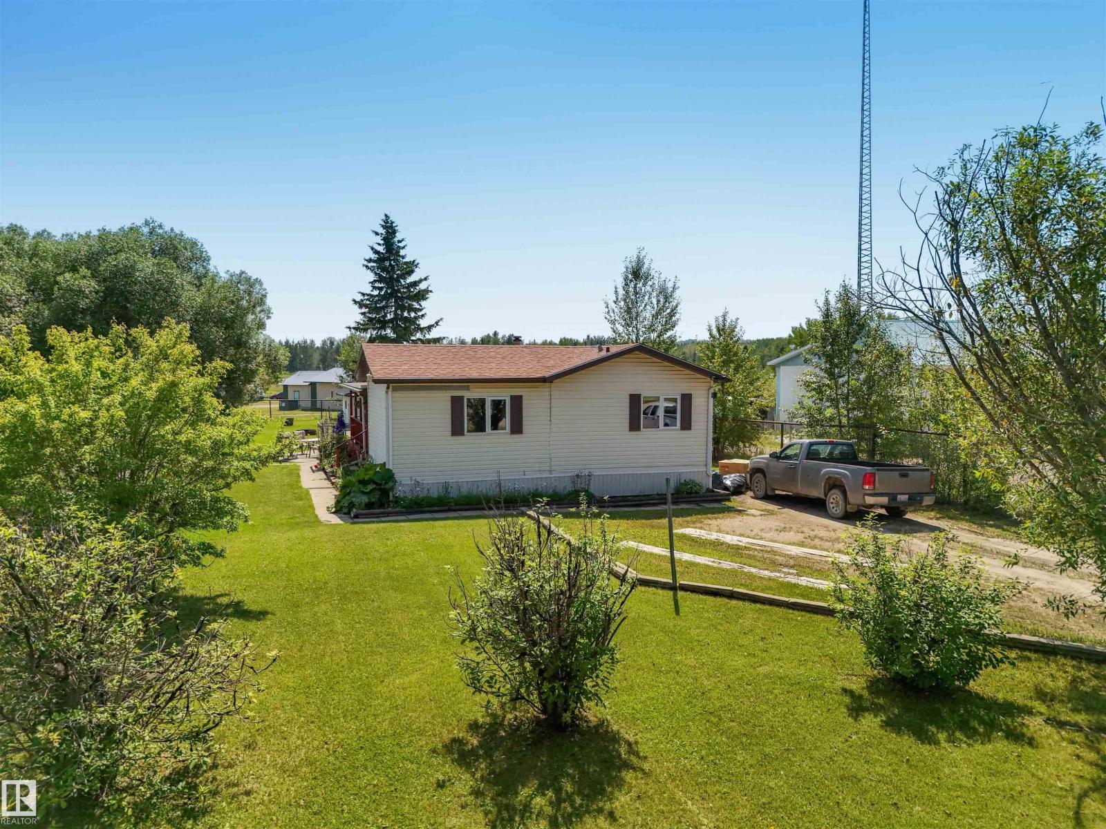 4905 46 Av Property Photo 1