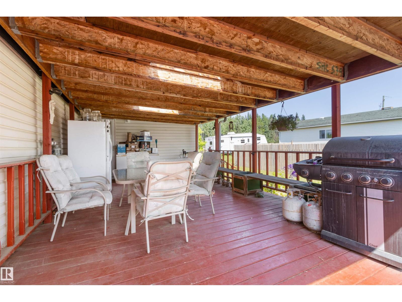 4905 46 Av Property Photo 5