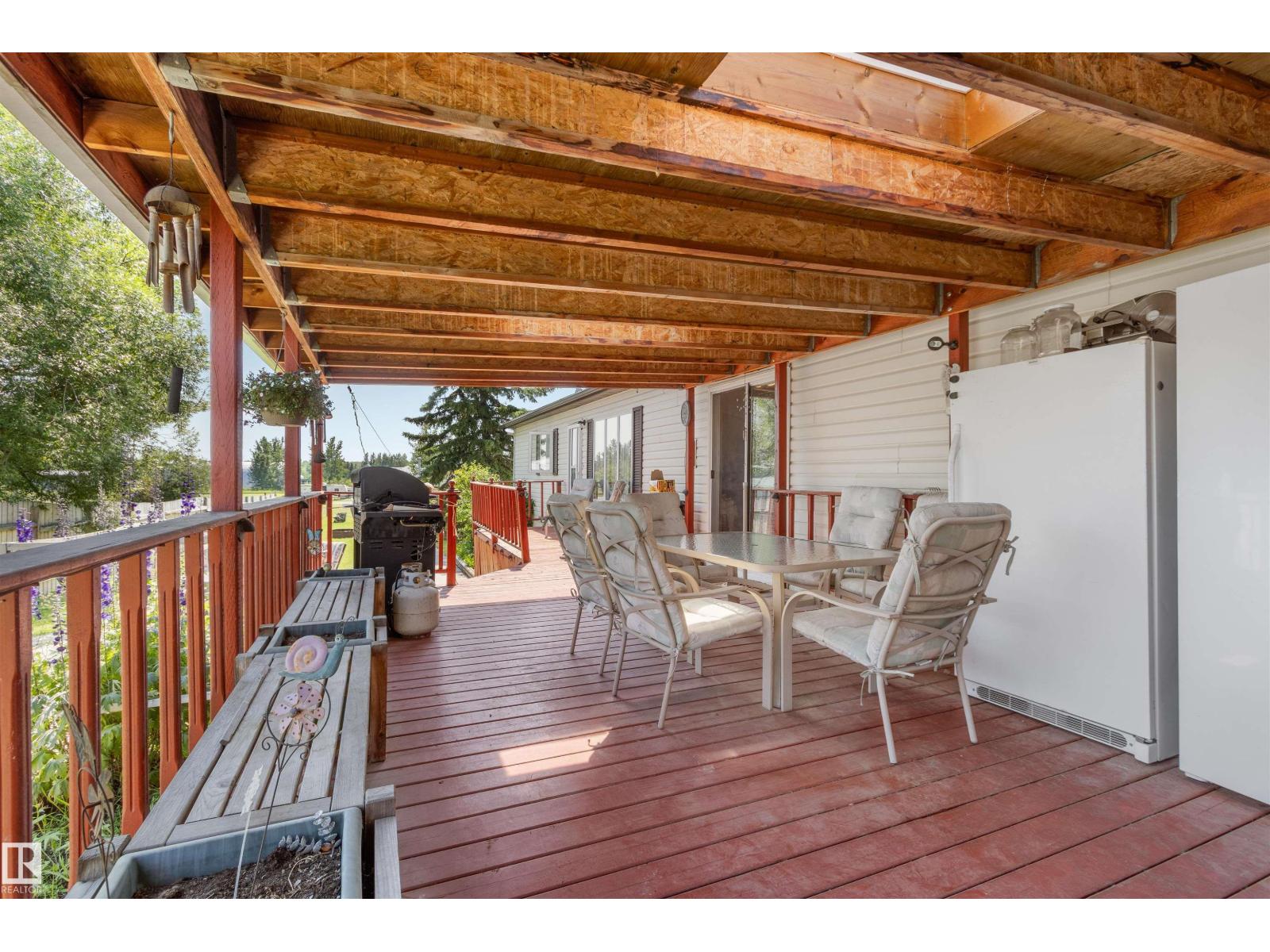 4905 46 Av Property Photo 6