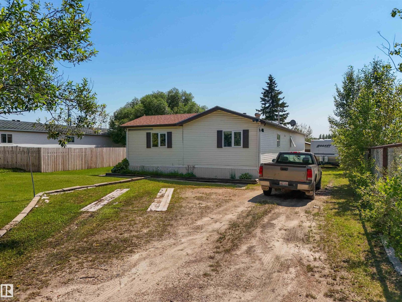 4905 46 Av Property Photo 7