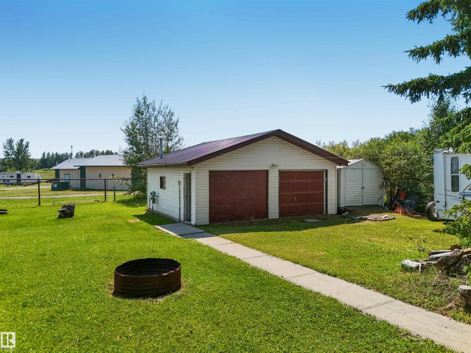 4905 46 Av Property Photo 8