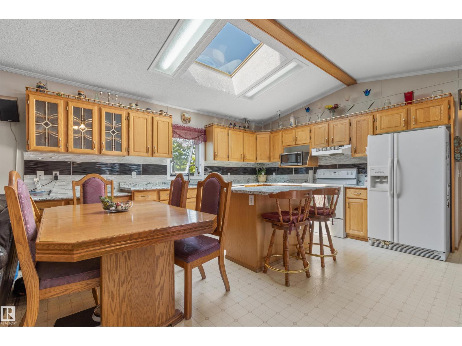 4905 46 Av Property Photo 11