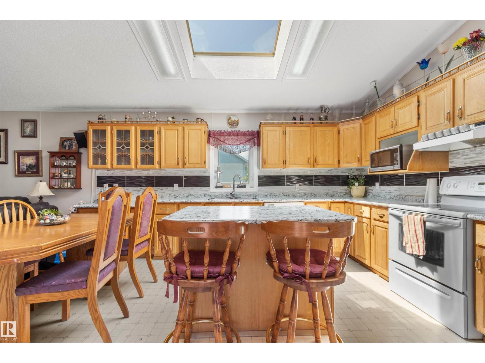 4905 46 Av Property Photo 12