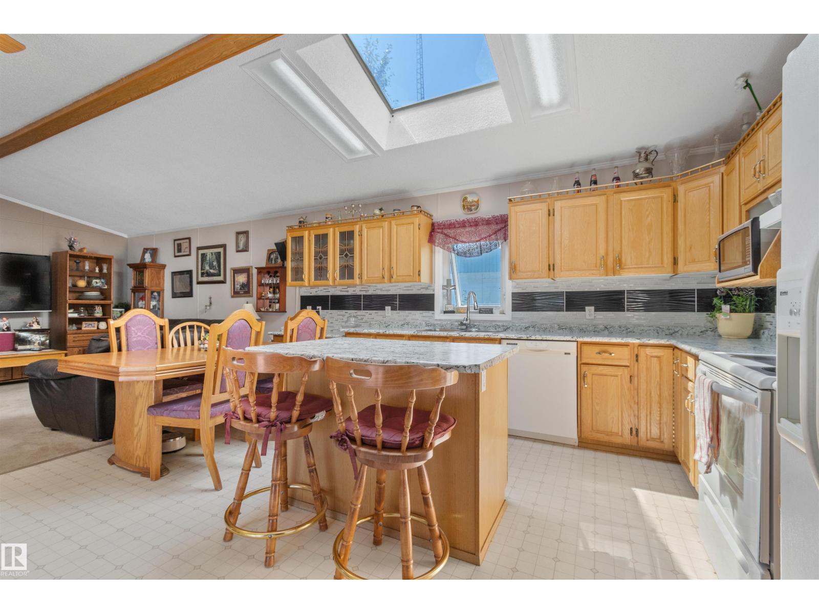 4905 46 Av Property Photo 13