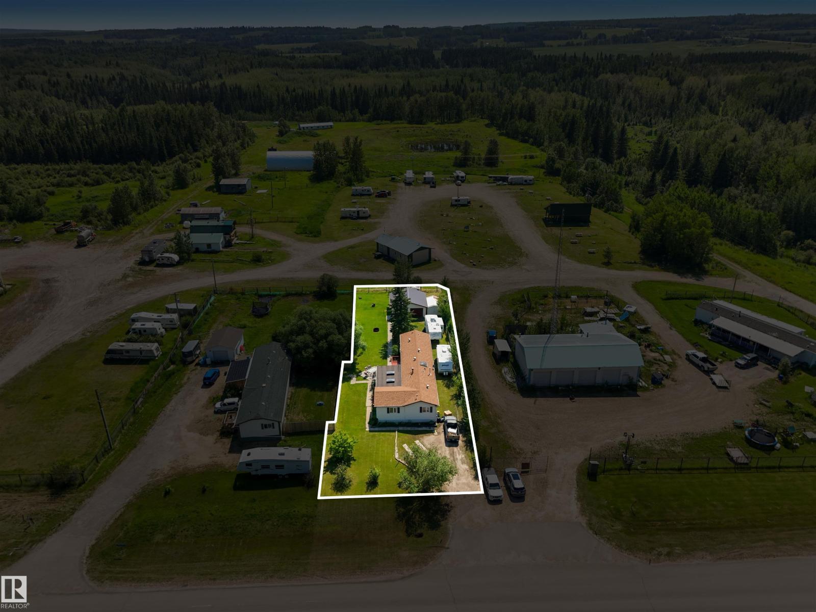 4905 46 Av Property Photo 21